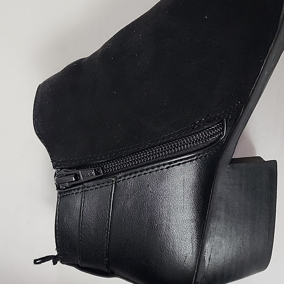 Old Navy Classic Midnight Black Ankle Bootis, Size 9 - Picture 11 of 11